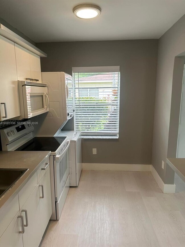 Building Photo - 2016 Miami Rd