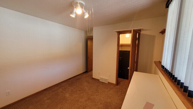 Building Photo - 1200 Duffer Dr