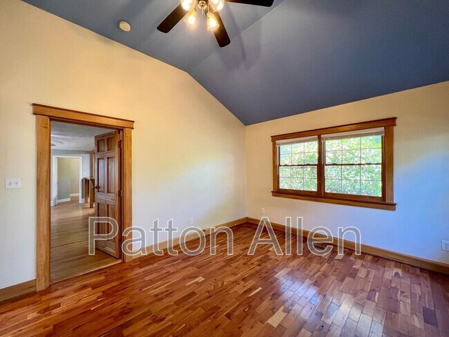 Building Photo - 5 Shady Cv Ln