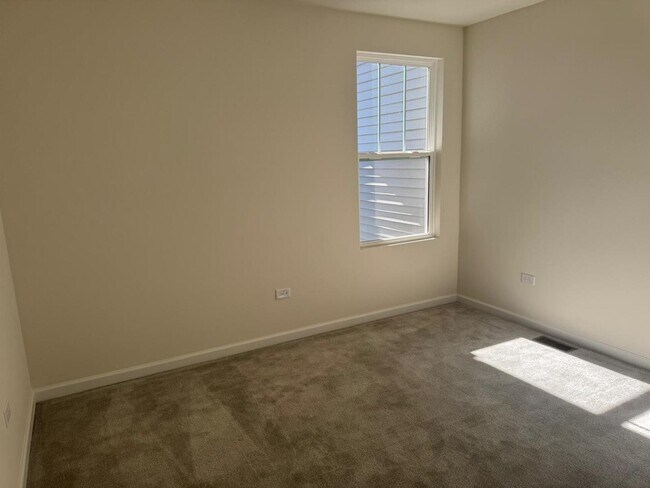 Building Photo - 5928 Hawkweed Dr