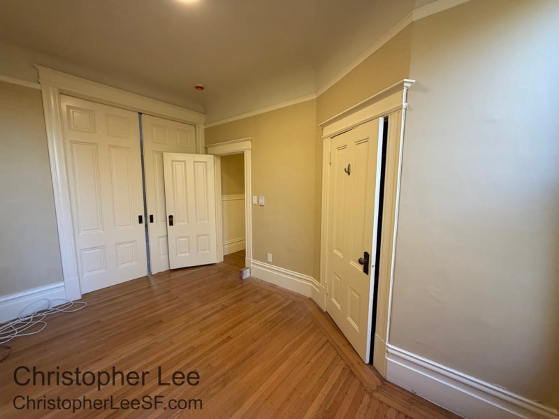 Building Photo - 2211 Pine St