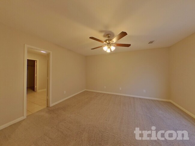 Building Photo - 102 Saddlebag Ct