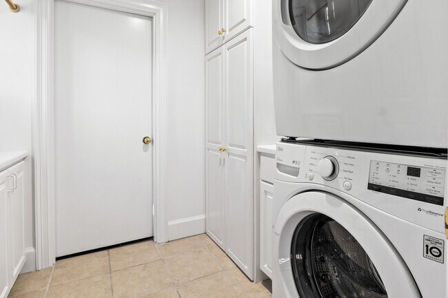 Building Photo - For Rent: Well-Appointed Atherton Home For...