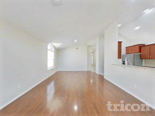 Building Photo - 347 Foster Ln