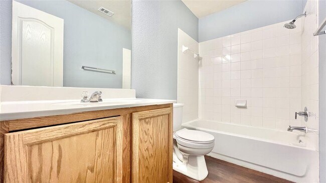 Building Photo - 1102 Middle Brook Dr