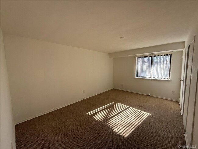 Building Photo - 55 Pinebrook Pl