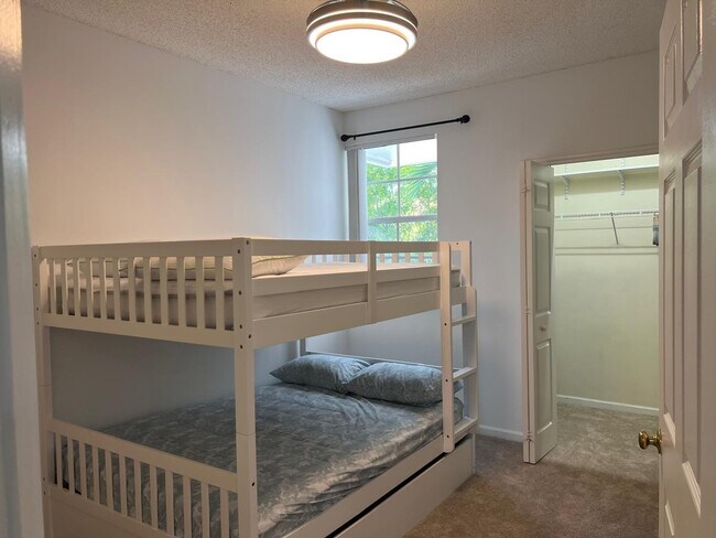 Building Photo - 3205 NE 184th St