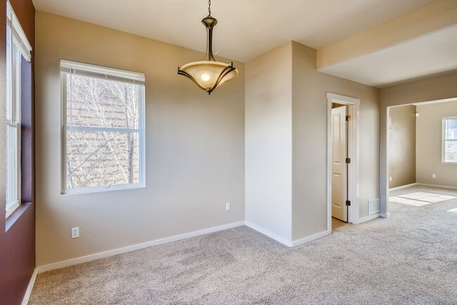 Building Photo - $2170 | 3BR / 3.5BA | Pet Friendly Townhou...