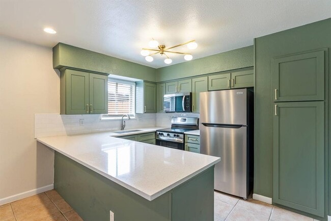 Building Photo - 5802 Belmoor Dr