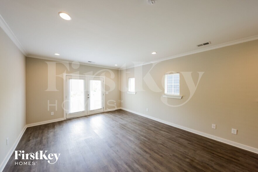 Building Photo - 211 Creek Run Way