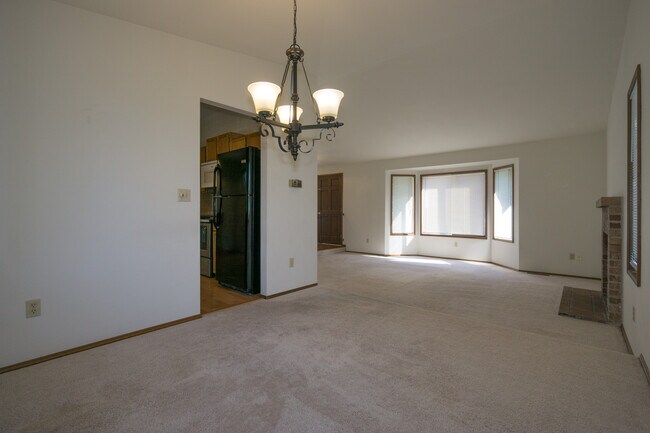 Building Photo - 16708 SE 40th Pl