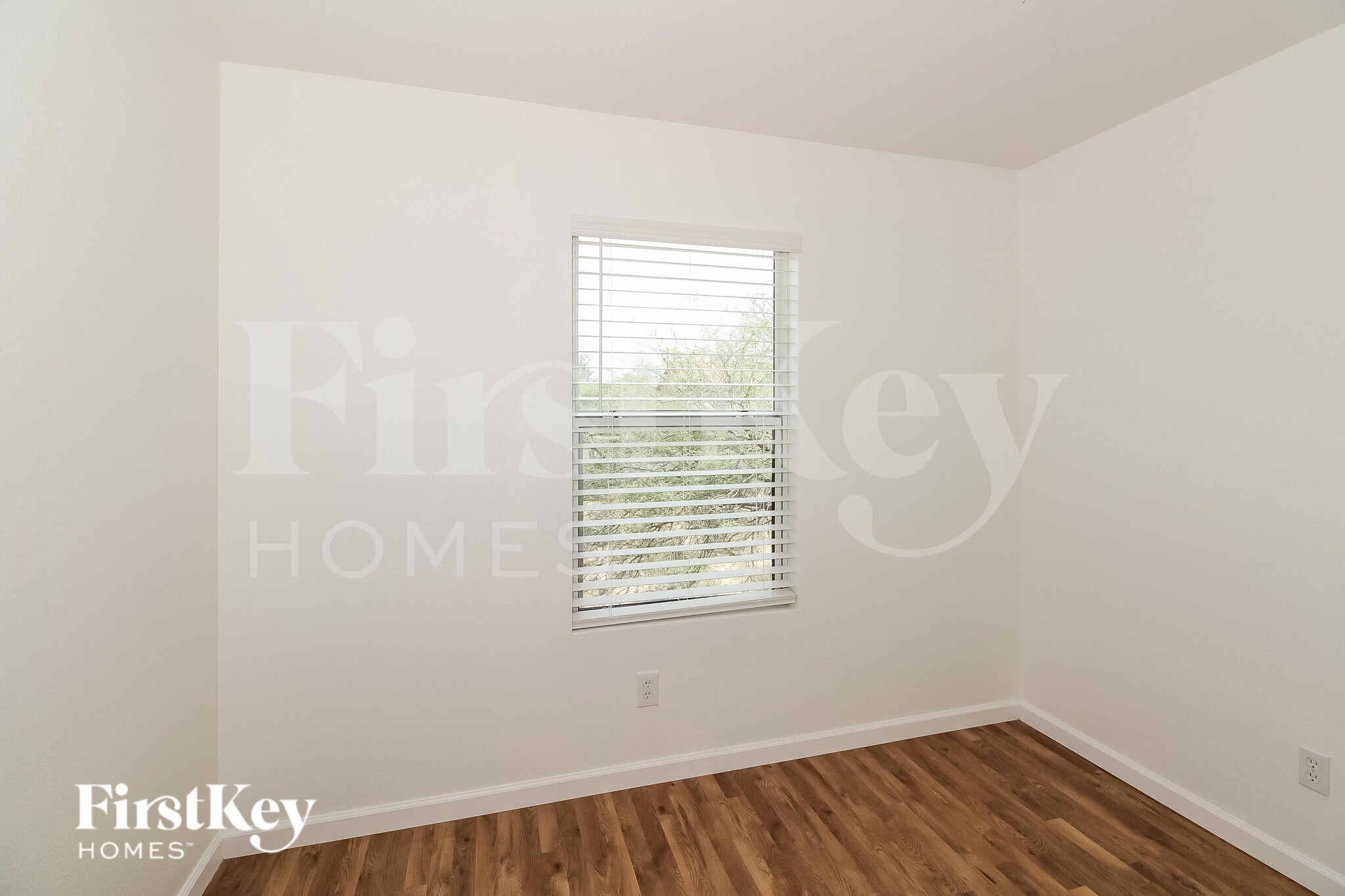 Building Photo - 8470 N Placita De La Manzana