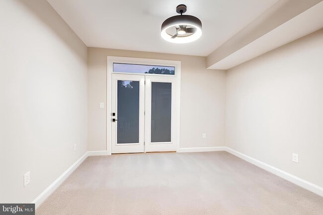 Building Photo - 43771 Metro Ter