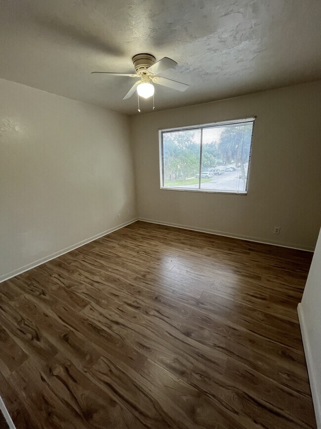 Building Photo - 2560 SW 31st Pl