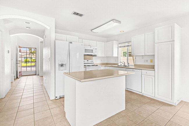 Building Photo - Highly Desired 3 Bedroom, 2.5 Bath Home in Ocean Point!