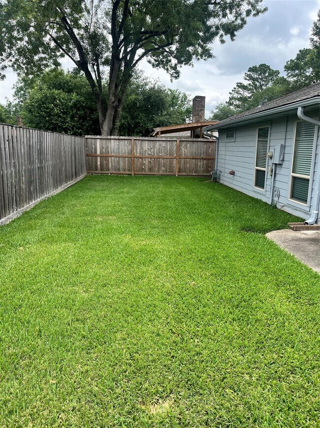 Building Photo - 6218 Woodland Forest Dr