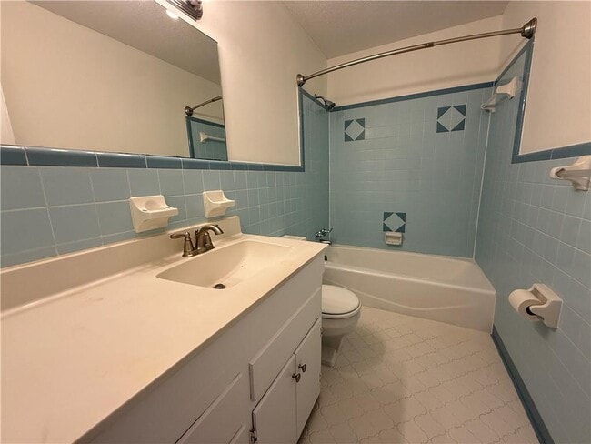 Building Photo - 902 Darling Ave