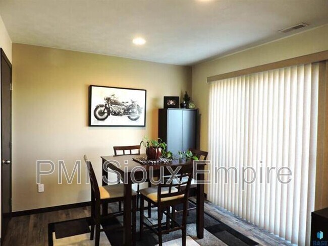 Building Photo - 9600 W Broek Dr