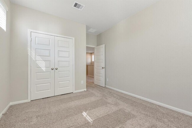 Building Photo - 9814 Magnolia Village Ln