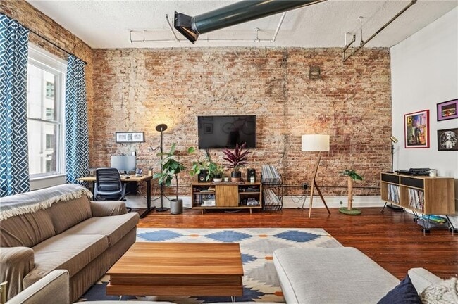 Building Photo - 215 Mitchell St SW