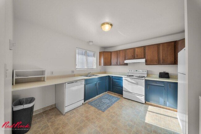 Building Photo - Adorable 2 Bedroom Cedar City Townhome