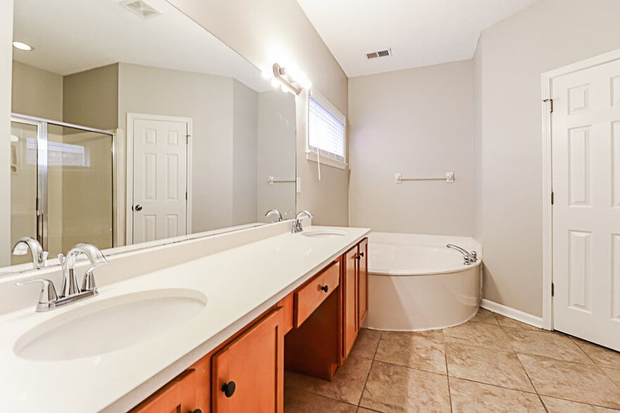 Building Photo - 9149 Chastain Pl