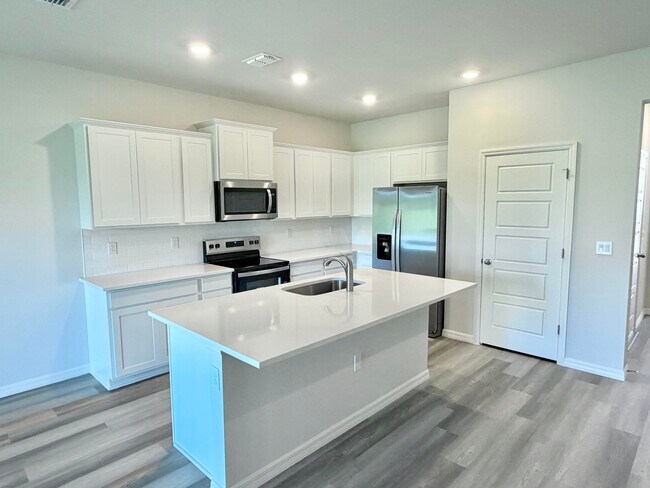 Building Photo - 12813 SW Forli Wy