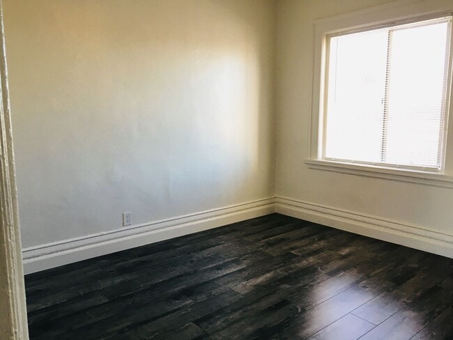 Interior Photo - Catalina Court