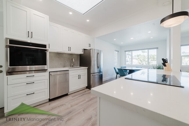 Building Photo - 341 N Sierra Ave