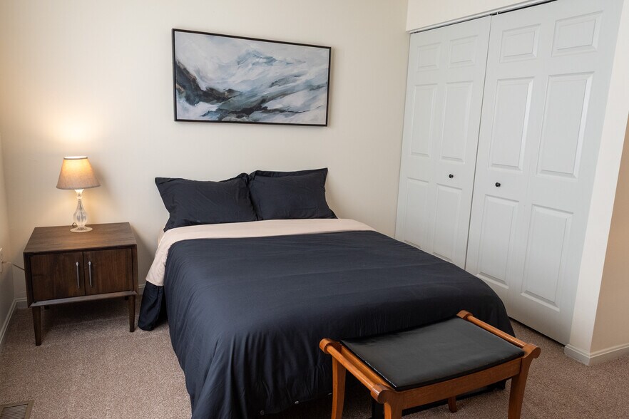 Front bedroom - 3270 Greenwich Ct