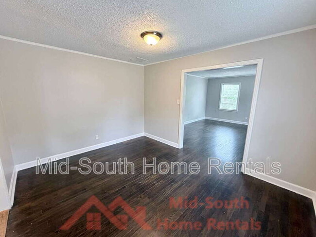 Building Photo - 1603 Delano Ave