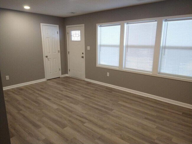 Building Photo - 11415 Palmer Ave