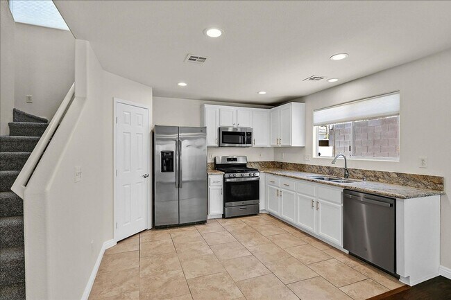 Building Photo - 8755 W Firecracker Ct
