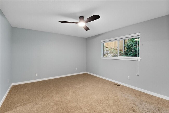 Building Photo - 4bd/2.5ba Woodinville