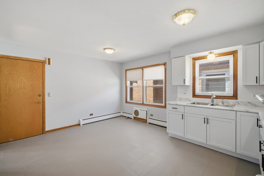 Building Photo - 8645 W Summerdale Ave