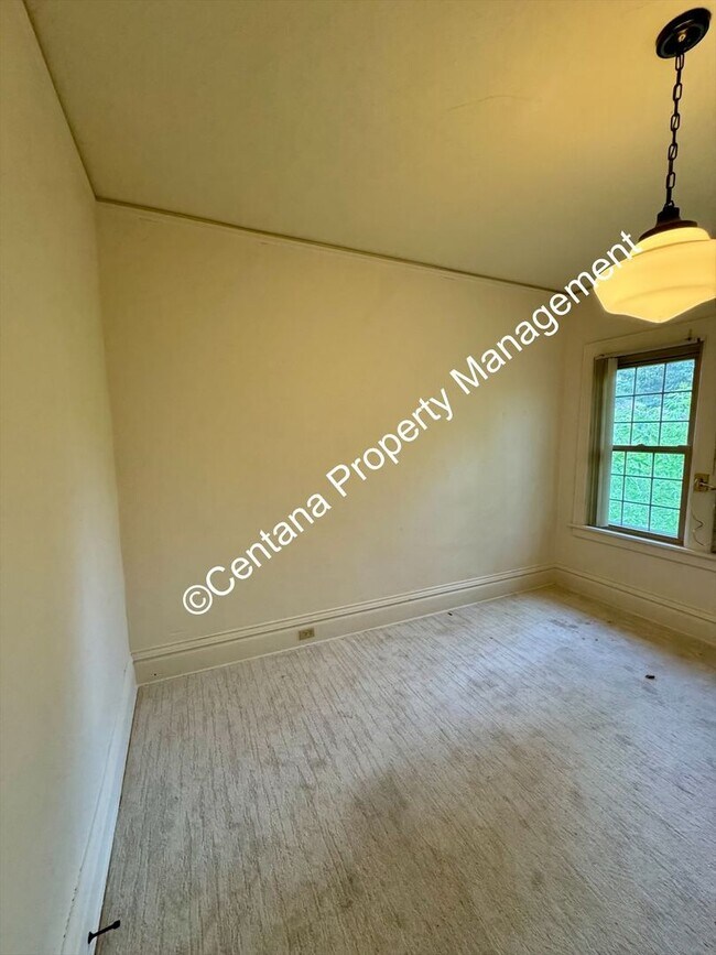 Building Photo - 1340 W Granite St