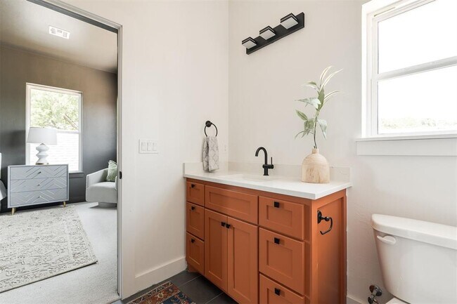 Building Photo - 1005 N Kelham Ave