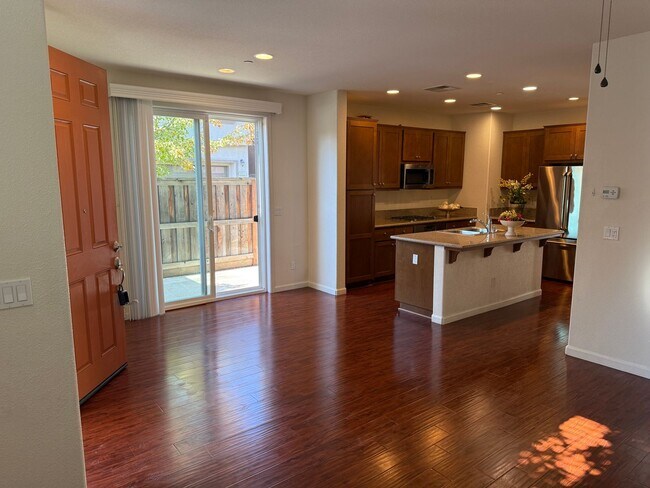 Building Photo - MODERN NEWER 3 BEDROOM 2 STORY FAIRFIELD *...