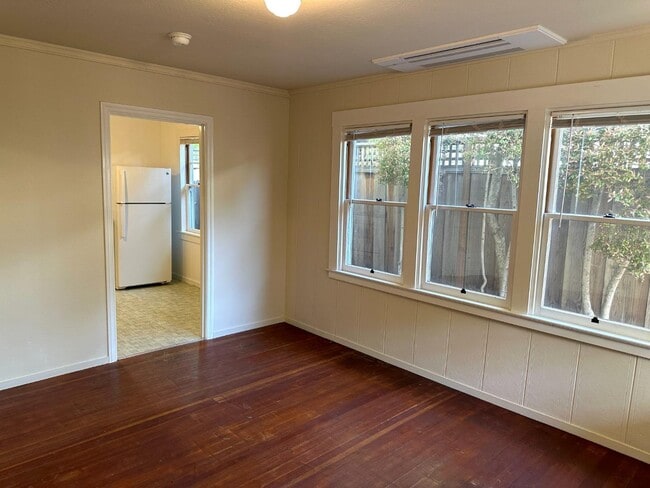 Building Photo - 204 Caldwell Ave