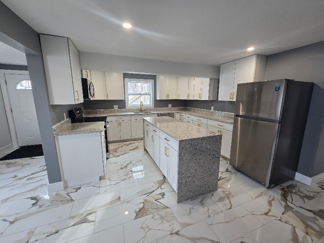 Building Photo - 68 High St