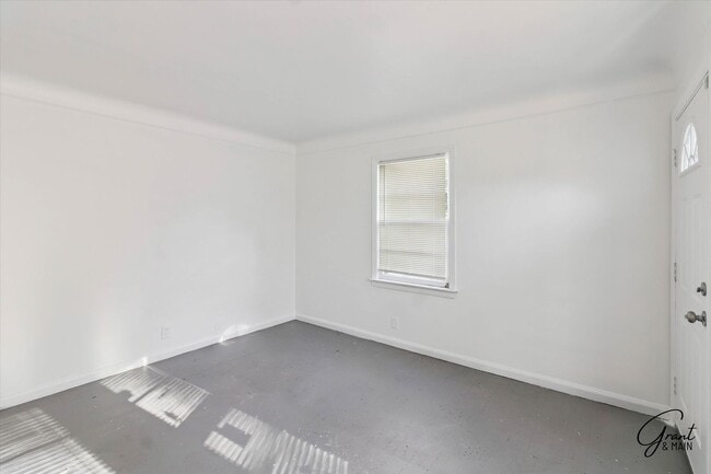 Building Photo - 3 bedroom ranch $1100