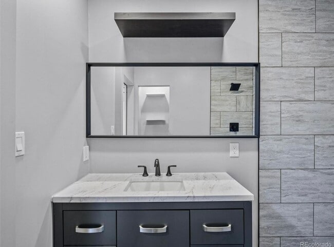 Building Photo - Updated 3BD, 2BA Englewood Home with Back Yard and Garage