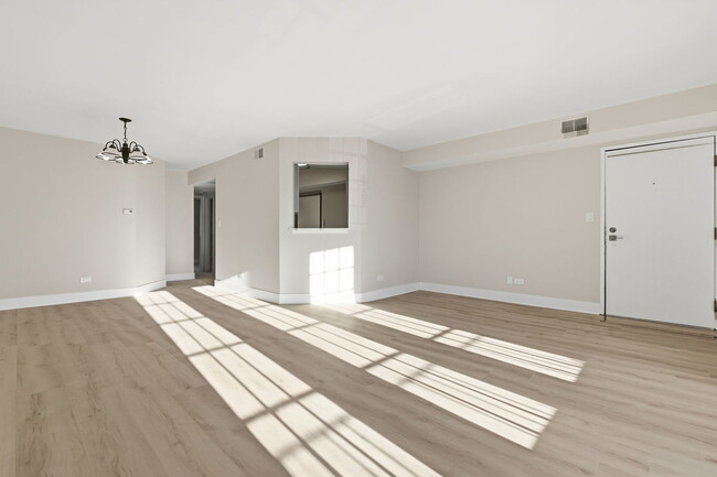 Building Photo - 4180 Williamsburg Ct