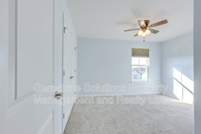 Building Photo - 2704 Orleans Dr