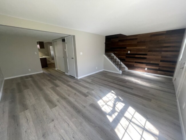 Building Photo - 2109 Wellington Ct
