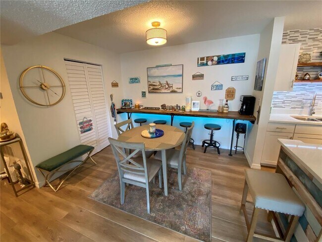 Building Photo - 455 Alt 19