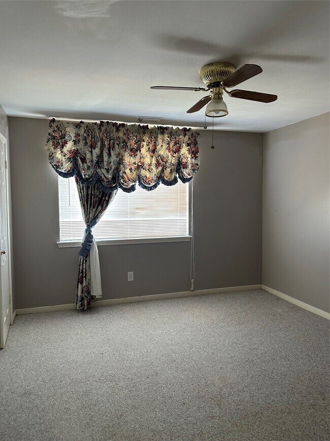 Building Photo - 4006 Bay Shore Dr