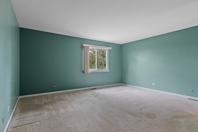 Master Bed - 135 Hampton Ave