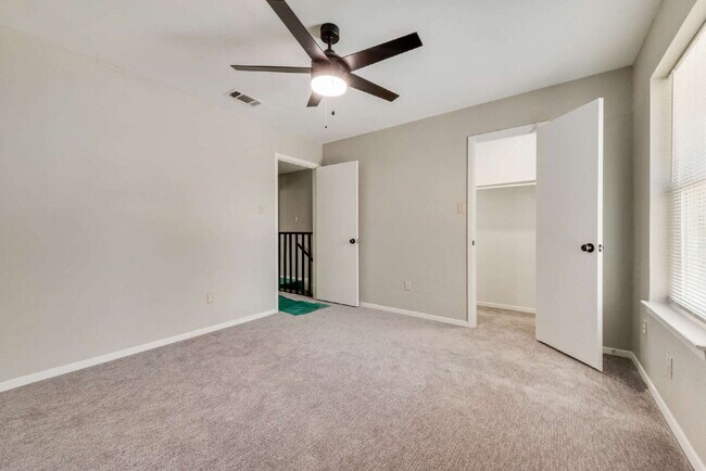Building Photo - Completely Remodeled Triplex Unit 2 bed 1....