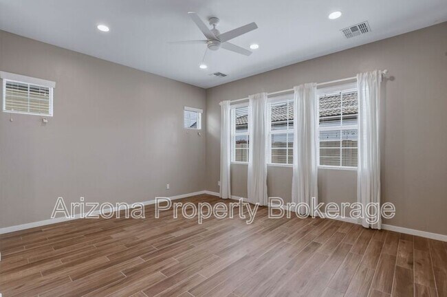 Building Photo - 2747 S Wildrose